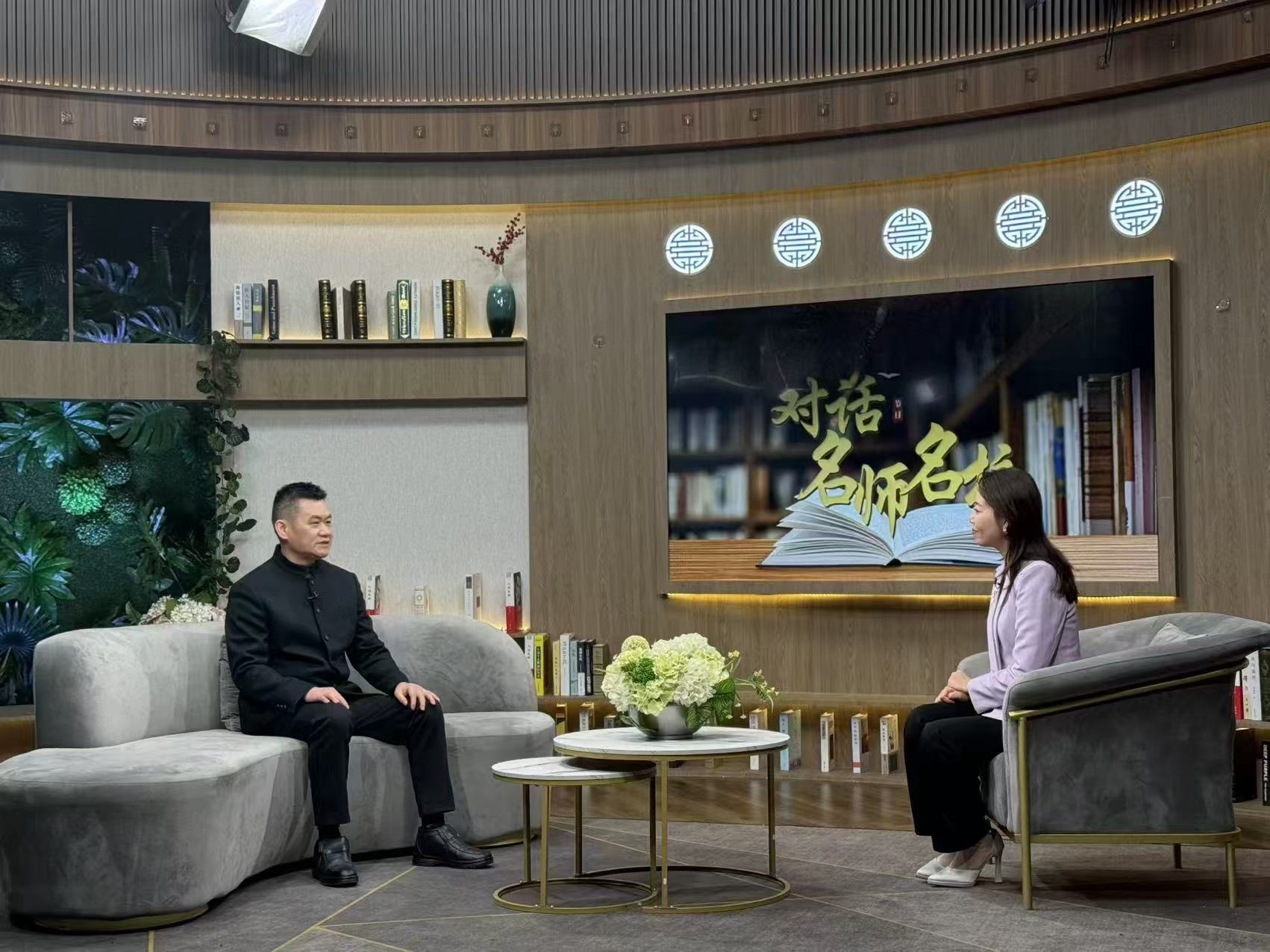 央视《对话名师名校》节目访谈现场